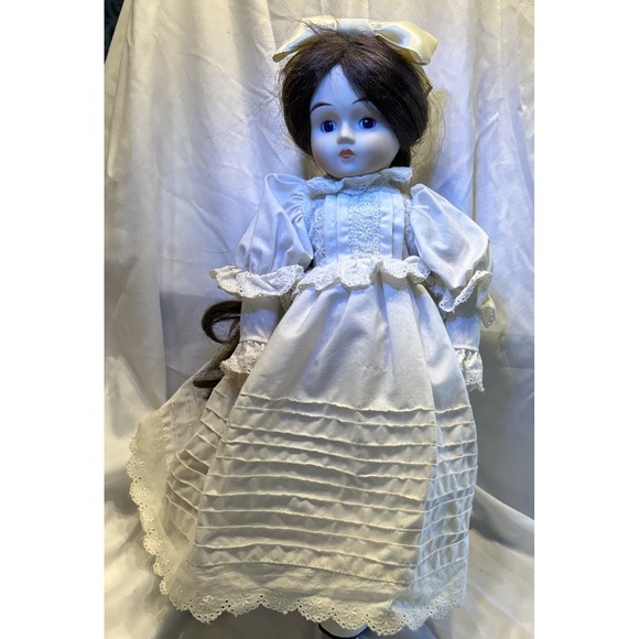 1986 Seymour Mann Collectors Guild Doll Brunette with Blue Eyes with stand - Picture 3 of 12